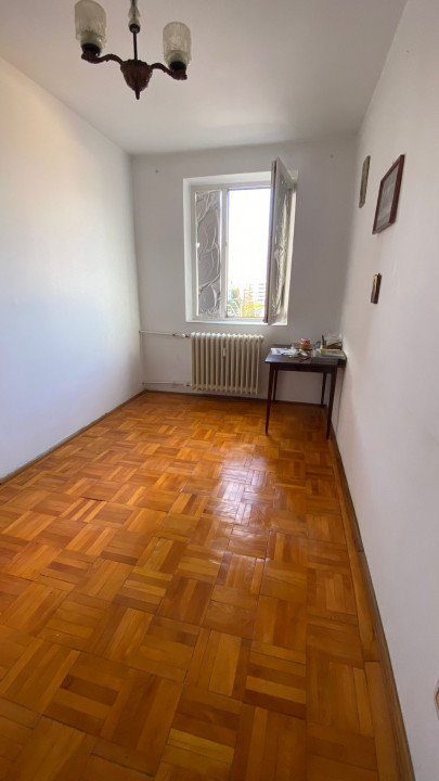 Apartament 3 camere, semidecomandat, et 4/4, Zona Democratiei