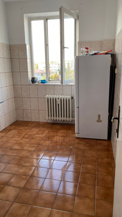 Apartament 3 camere, semidecomandat, et 4/4, Zona Democratiei
