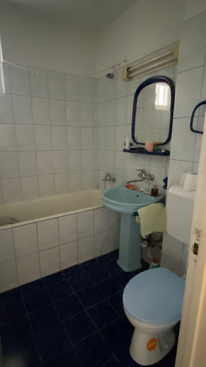 Apartament 3 camere, semidecomandat, et 4/4, Zona Democratiei