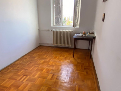 Apartament 3 camere, semidecomandat, et 4/4, Zona Democratiei