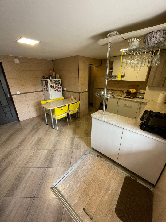 Casă spațioasă, complet mobilată, cu teren generos – Florești, Prahova