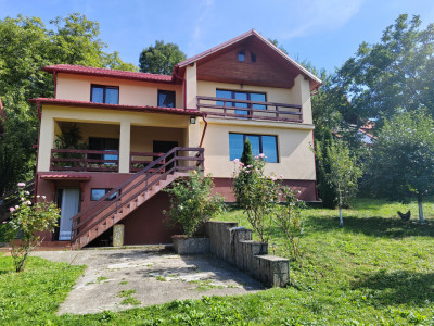 Proprietate alcătuită din imobil si teren generos, Comarnic, zona linistita