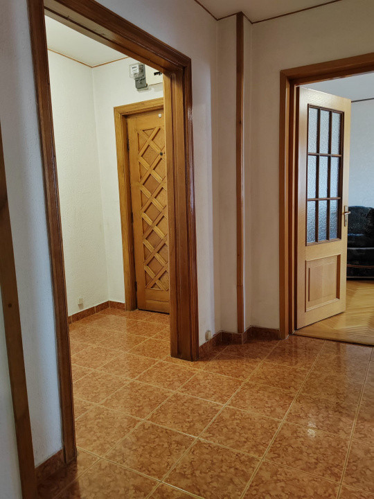 Apartament, 2 camere, decomandat, Piata Mihai Viteazu, 3/4