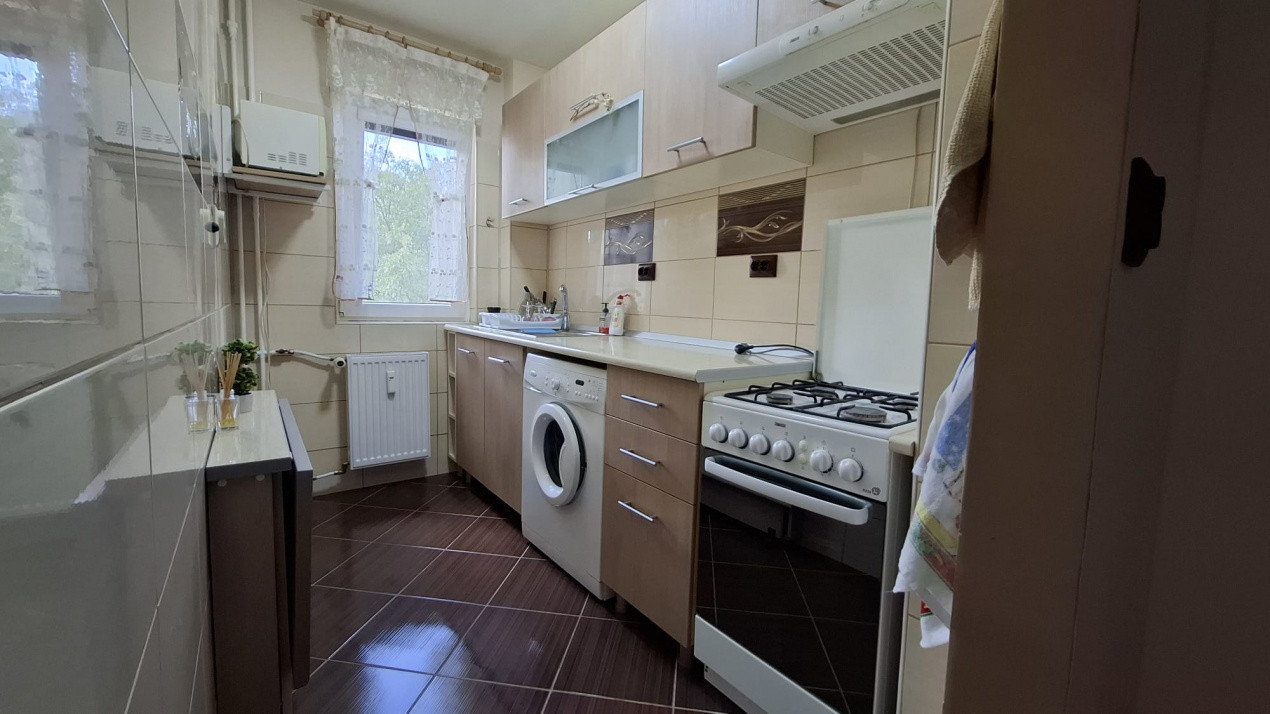 Apartament 3 camere, zona Vest