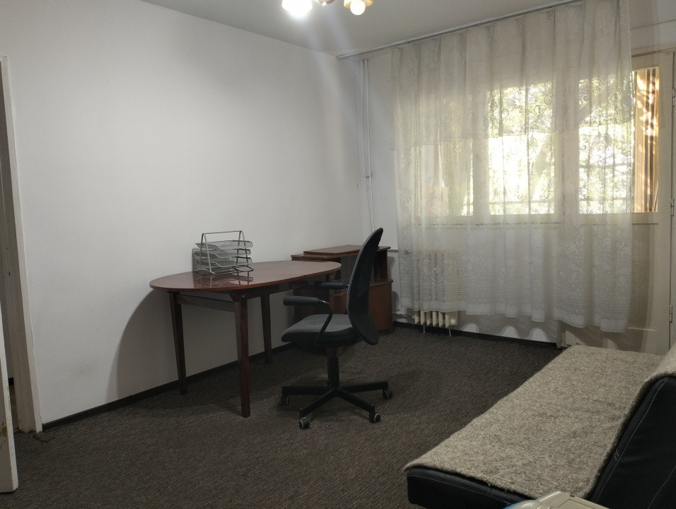 Apartament 2 camere, etaj 1/4 zona Malu Rosu