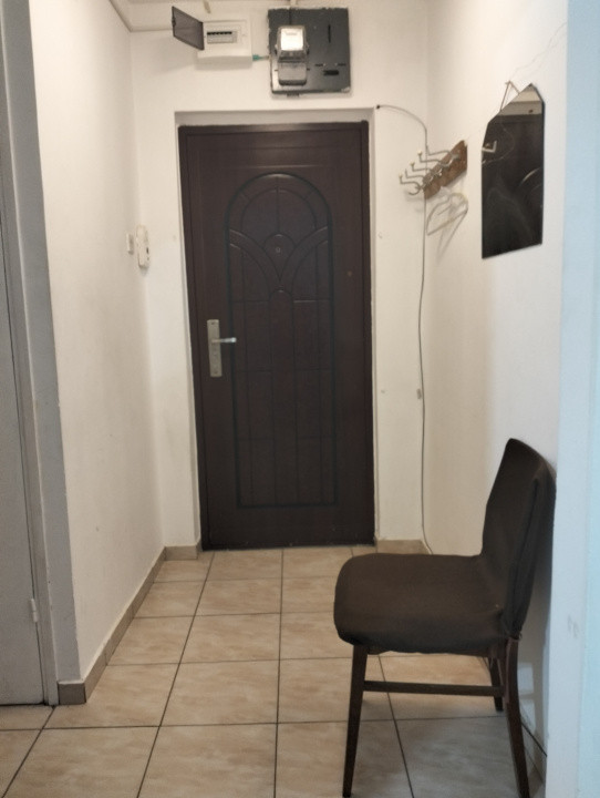 Apartament 2 camere, etaj 1/4 zona Malu Rosu