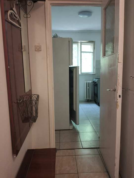 Apartament 2 camere, etaj 1/4 zona Malu Rosu