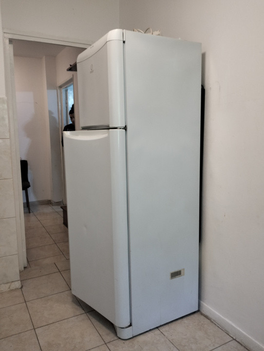 Apartament 2 camere, etaj 1/4 zona Malu Rosu