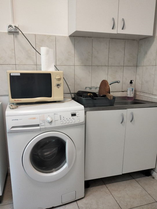 Apartament 2 camere, etaj 1/4 zona Malu Rosu