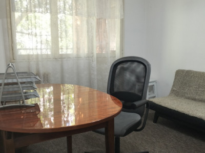 Apartament 2 camere, etaj 1/4 zona Malu Rosu