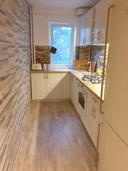 Apartament 3 camere, etaj intermediar, zona Vest Lamaita