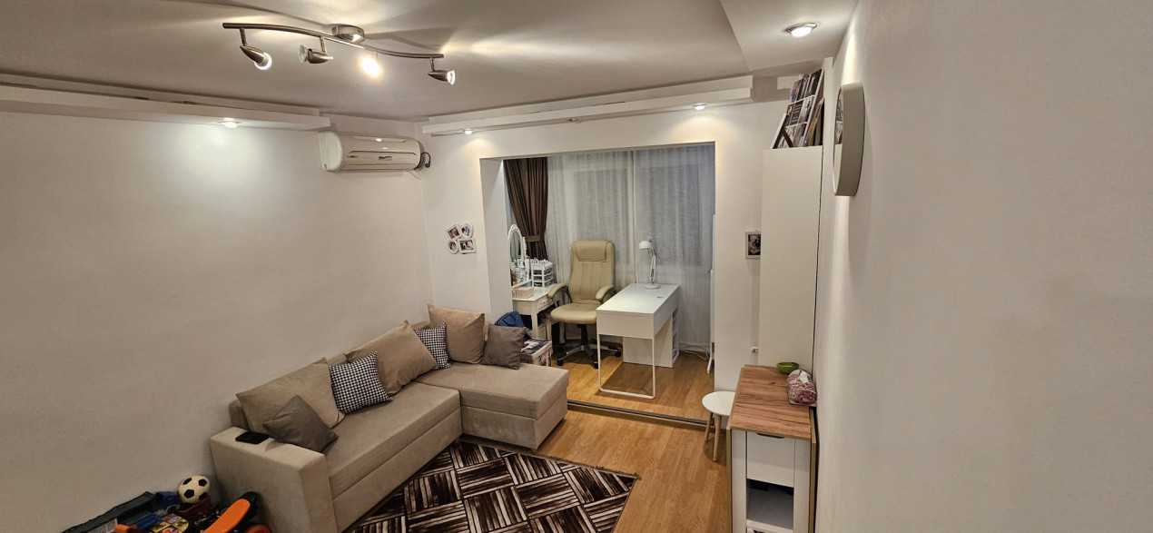 Apartament 3 camere, etaj intermediar, zona Vest Lamaita