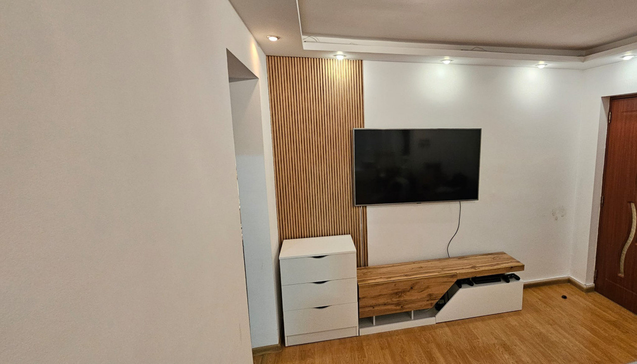 Apartament 3 camere, etaj intermediar, zona Vest Lamaita