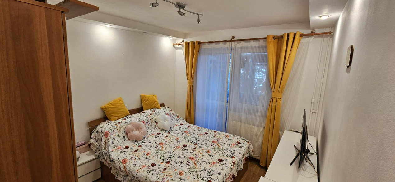 Apartament 3 camere, etaj intermediar, zona Vest Lamaita