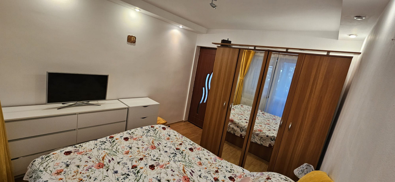 Apartament 3 camere, etaj intermediar, zona Vest Lamaita