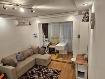 Apartament 3 camere, etaj intermediar, zona Vest Lamaita