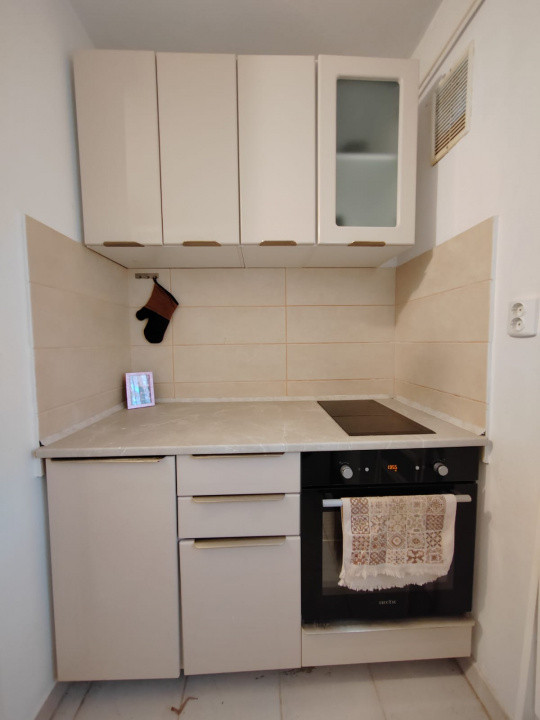 Apartament 3 camere, decomandat, confort 2, Vest