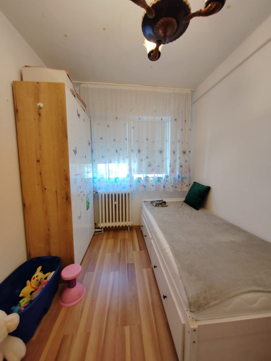 Apartament 3 camere, decomandat, confort 2, Vest