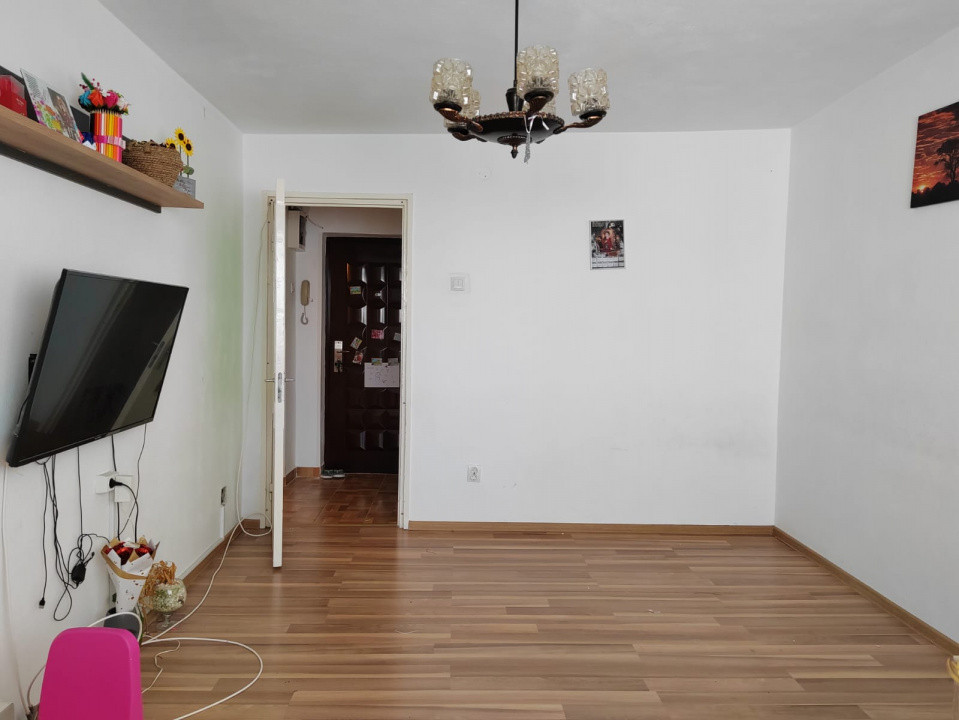 Apartament 3 camere, decomandat, confort 2, Vest