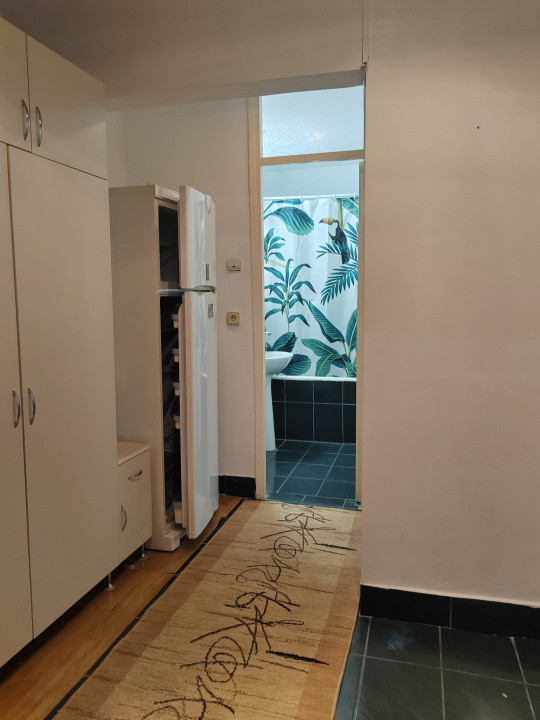 Apartament 2 camere, etaj 3/4, zona Republicii Ploiesti 