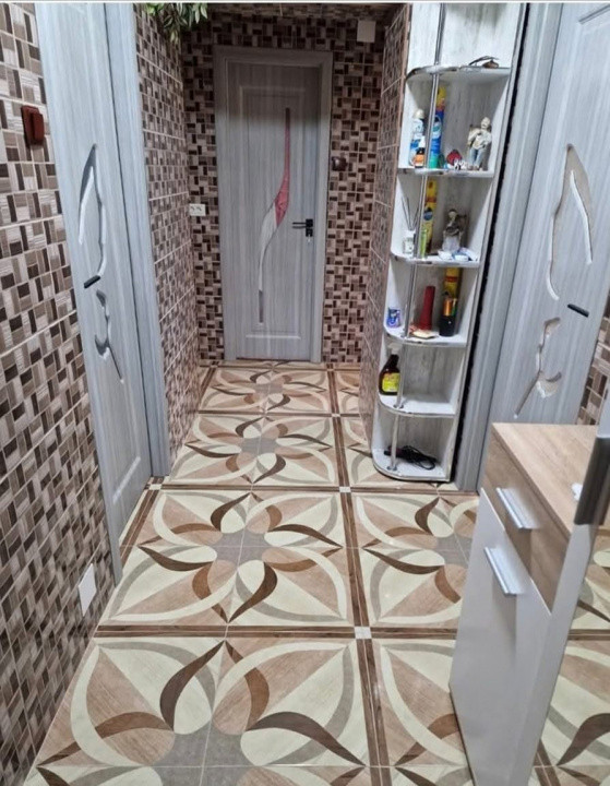 Apartament 4 camere decomandat, orasul Mizil, zona Centrala 