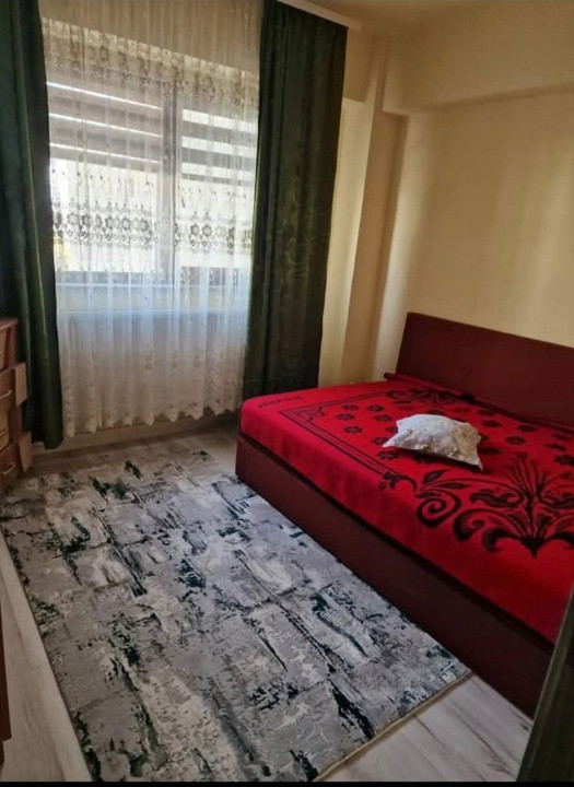 Apartament 4 camere decomandat, orasul Mizil, zona Centrala 