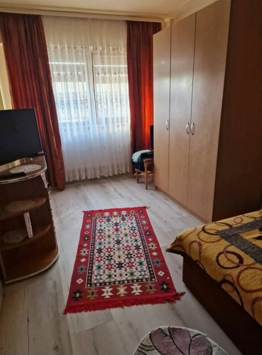 Apartament 4 camere decomandat, orasul Mizil, zona Centrala 