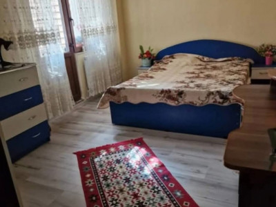 Apartament 4 camere decomandat, orasul Mizil, zona Centrala 