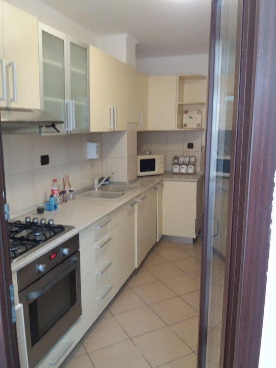 Apartament, 2 camere, decomandat, etajul 1/10, zona 8 Martie