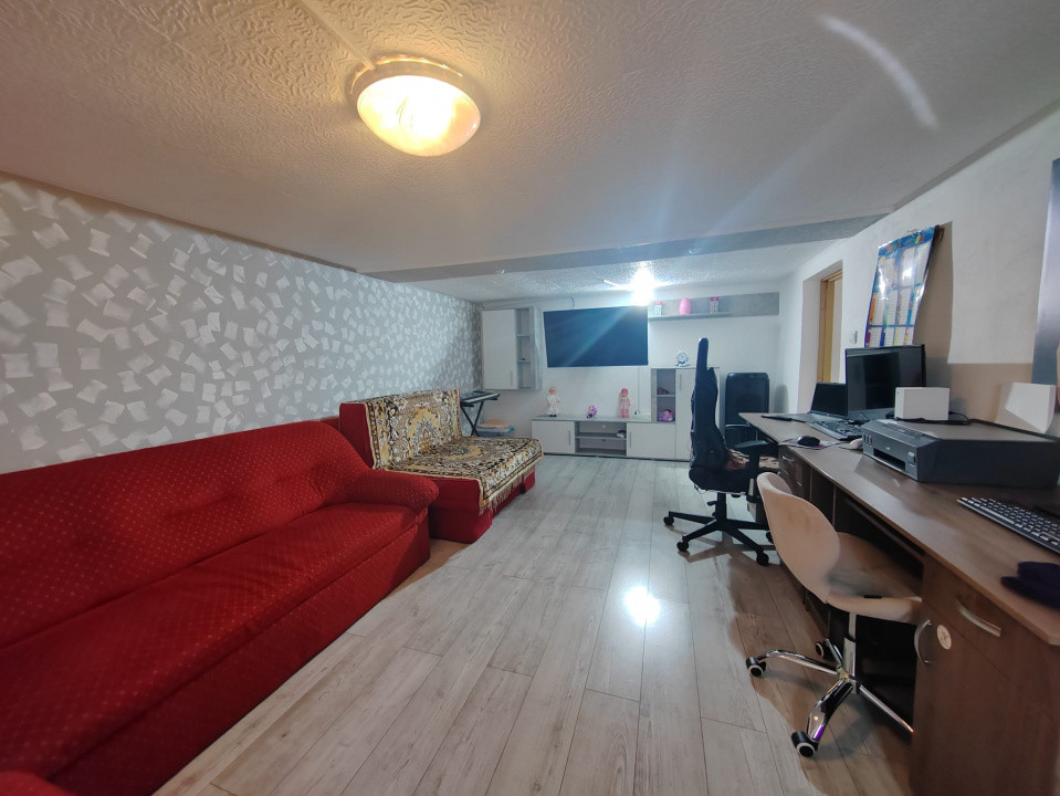 Imobil cu 2 constructii, anexe și 670 mp teren, utilități racordate, Bratasanca