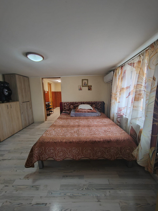 Imobil cu 2 constructii, anexe și 670 mp teren, utilități racordate, Bratasanca