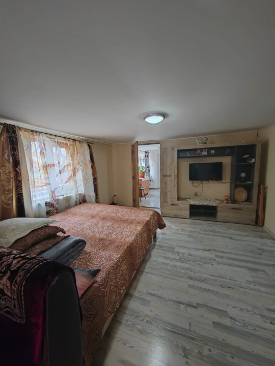 Imobil cu 2 constructii, anexe și 670 mp teren, utilități racordate, Bratasanca