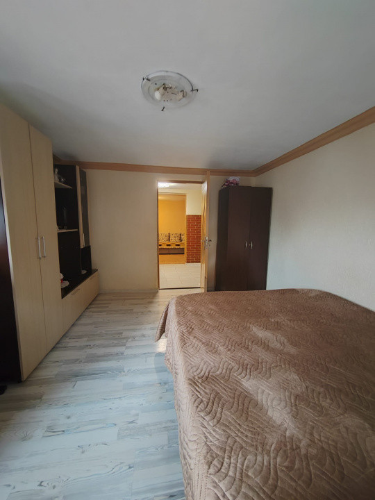 Imobil cu 2 constructii, anexe și 670 mp teren, utilități racordate, Bratasanca