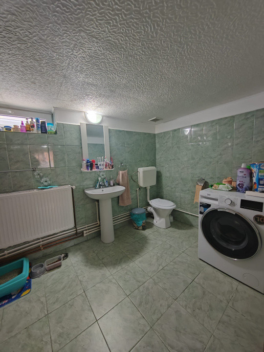 Imobil cu 2 constructii, anexe și 670 mp teren, utilități racordate, Bratasanca