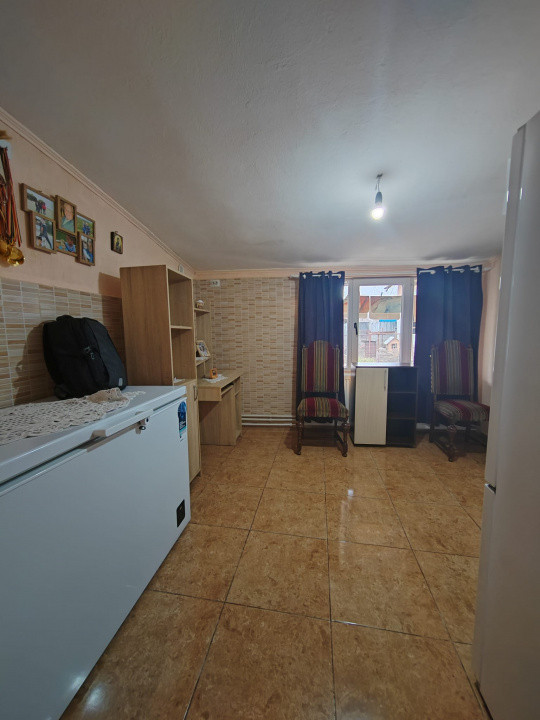 Imobil cu 2 constructii, anexe și 670 mp teren, utilități racordate, Bratasanca