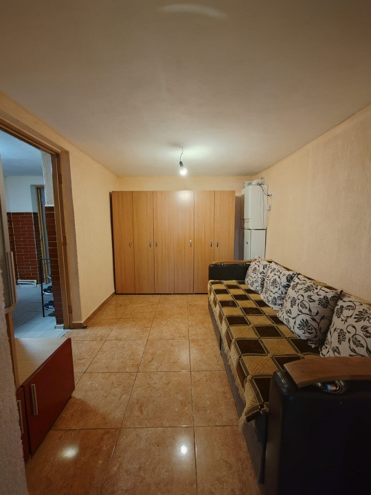 Imobil cu 2 constructii, anexe și 670 mp teren, utilități racordate, Bratasanca