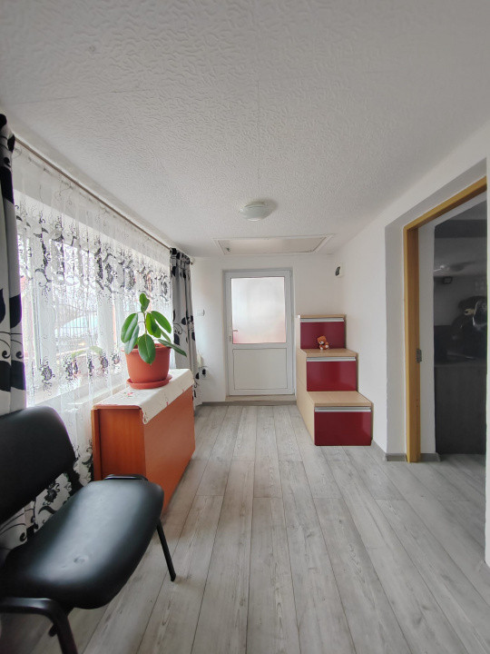 Imobil cu 2 constructii, anexe și 670 mp teren, utilități racordate, Bratasanca