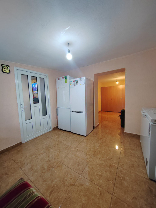 Imobil cu 2 constructii, anexe și 670 mp teren, utilități racordate, Bratasanca