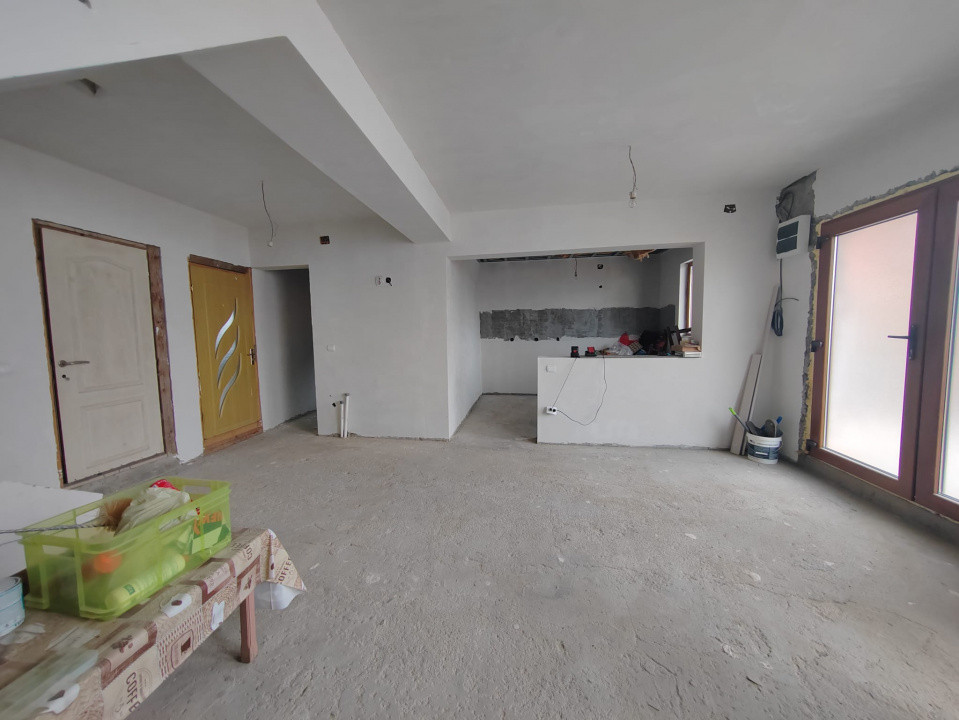 Imobil cu 2 constructii, anexe și 670 mp teren, utilități racordate, Bratasanca