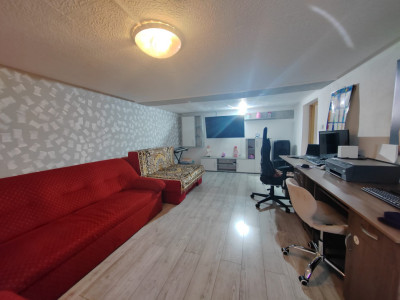 Imobil cu 2 constructii, anexe și 670 mp teren, utilități racordate, Bratasanca