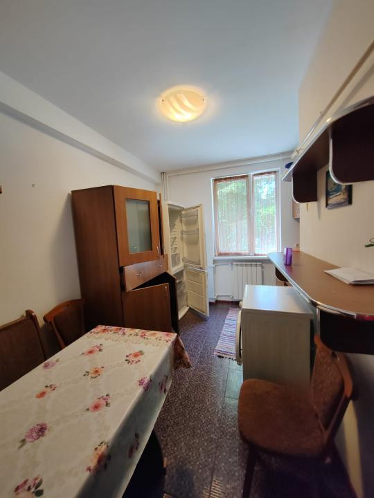 Garsoniera etaj 1 din 3, zona Sud, complet mobilat și utilat