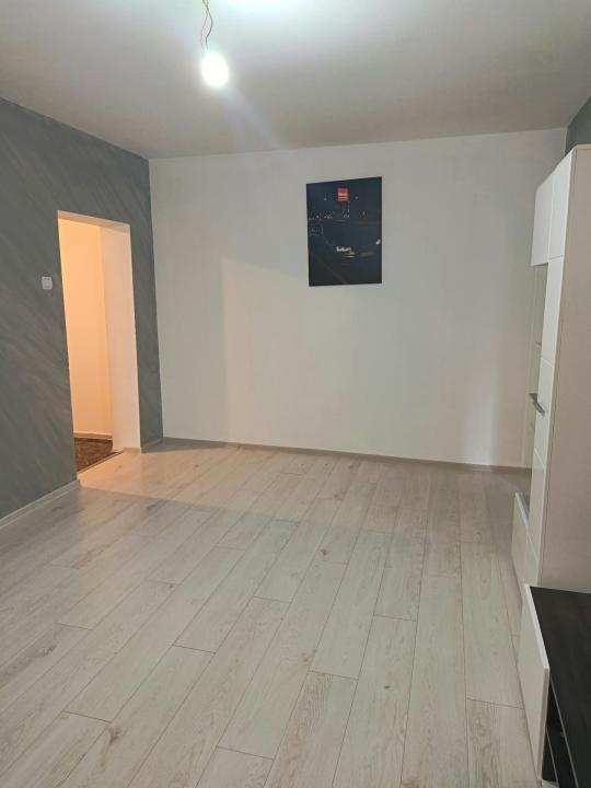 Apartament 3 camere, etaj intermediar,  centrala proprie,zona Nord