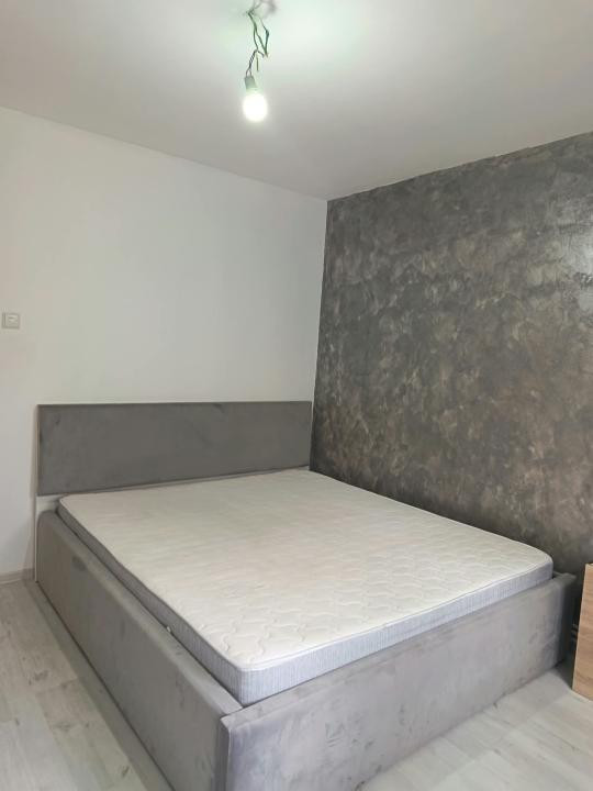 Apartament 3 camere, etaj intermediar,  centrala proprie,zona Nord