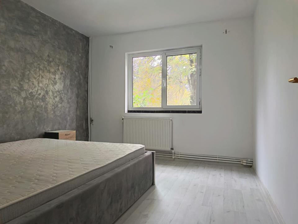 Apartament 3 camere, etaj intermediar,  centrala proprie,zona Nord