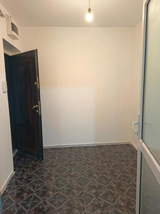 Apartament 3 camere, etaj intermediar,  centrala proprie,zona Nord