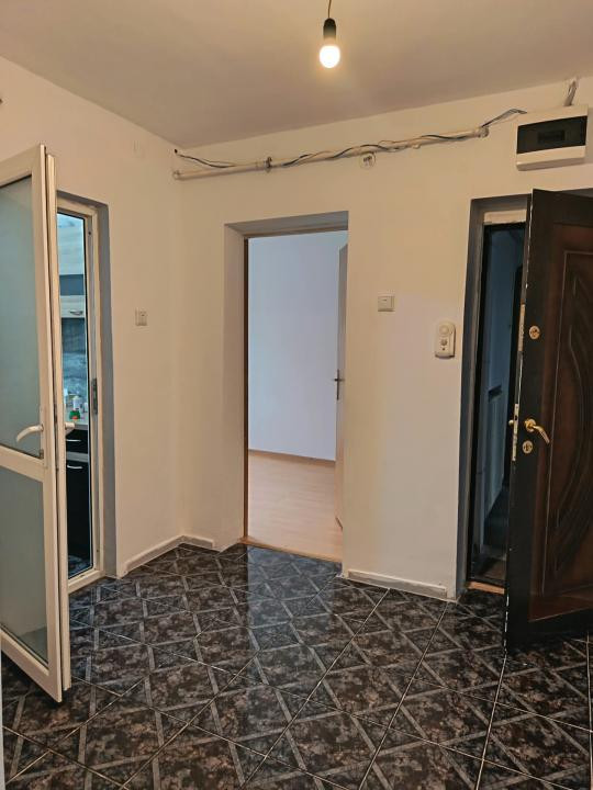 Apartament 3 camere, etaj intermediar,  centrala proprie,zona Nord