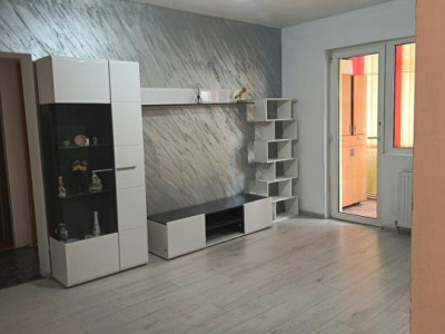 Apartament 3 camere, etaj intermediar,  centrala proprie,zona Nord